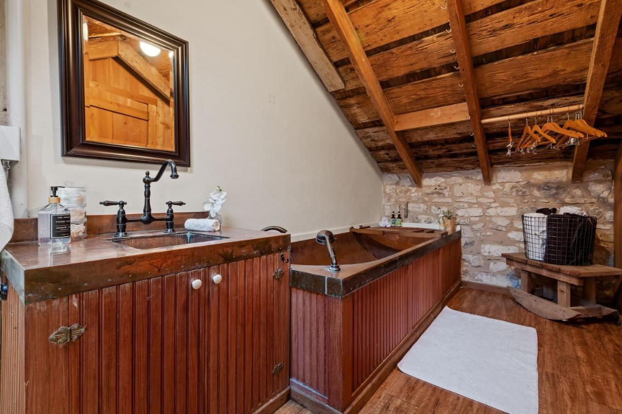 Nimitz Loft Villa Fredericksburg Bagian luar foto