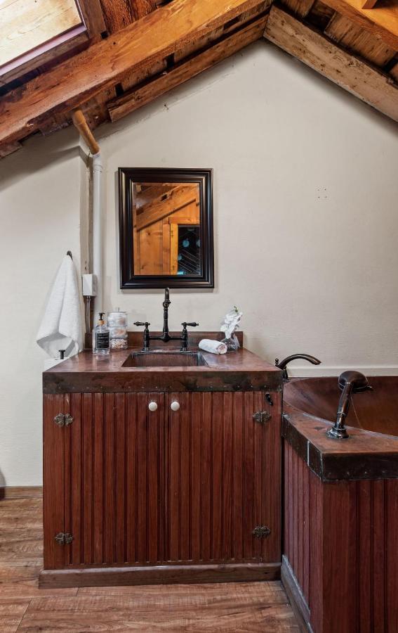 Nimitz Loft Villa Fredericksburg Bagian luar foto